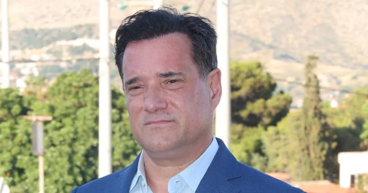 Ο Ρόκκος χωρίς κράνος στη μηχανή: Αντιδρά ο Γεωργιάδης
