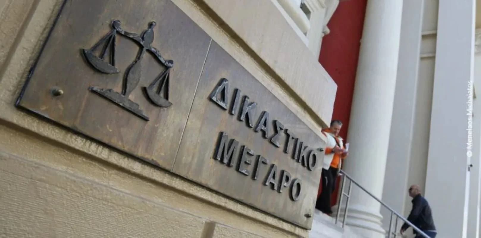 Εμπρησμός στην Πάτρα: Φωτιά σε μηχανή και αυτοκίνητα