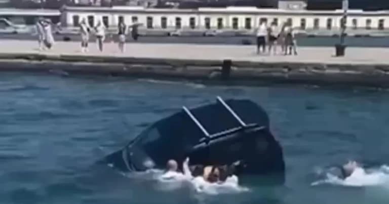 Ιταλοί στρατιωτικοί σώζουν οδηγό στην Τεργέστη