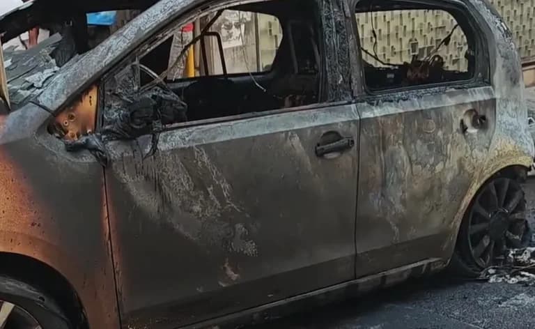 Φωτιά σε ηλεκτρικό σκούτερ έκαψε αυτοκίνητο στην Κυψέλη