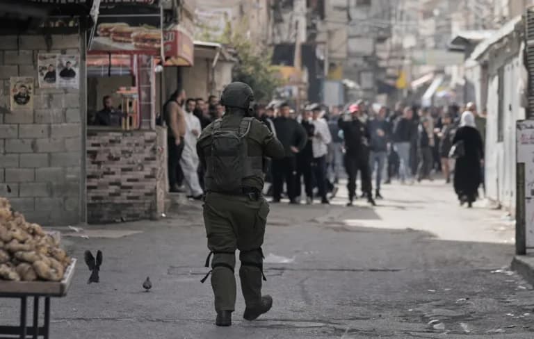 Ισραηλινοί έποικοι αρπάζουν σπίτι Παλαιστίνιου στη Δυτική Όχθη
