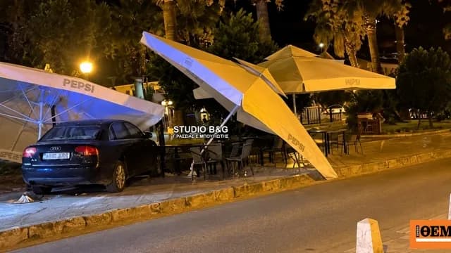 Αυτοκίνητο έπεσε σε τραπεζοκαθίσματα στο Ναύπλιο