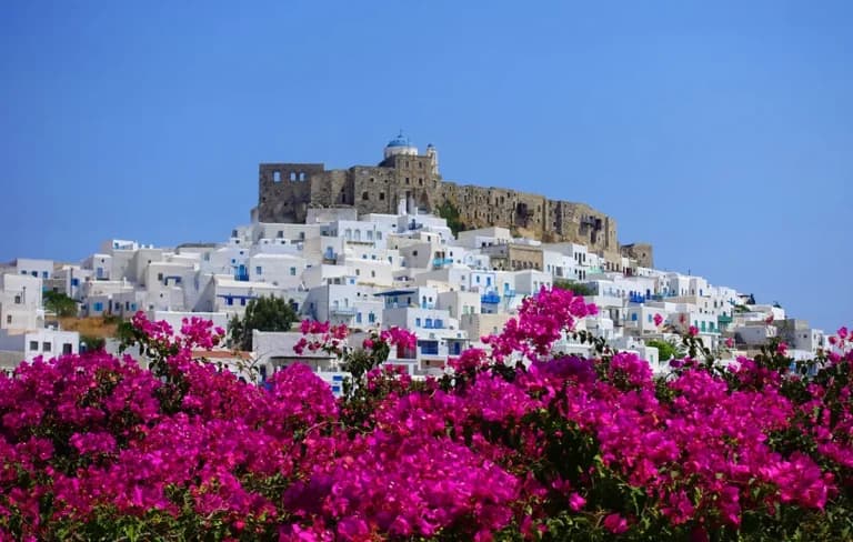 Το υπουργείο Εσωτερικών φέρνει στεγαστικό πρόγραμμα στα νησιά