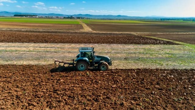 Το Δημόσιο σταματά να διεκδικεί αγροτικές εκτάσεις