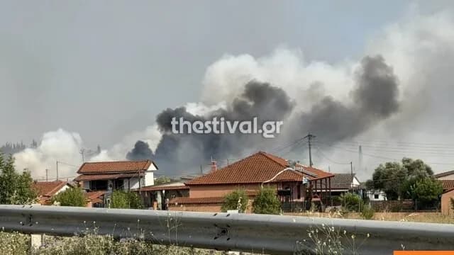 Φωτιά στη Χαλκιδική: Εκκενώνονται δύο οικισμοί στην Καλλικράτεια