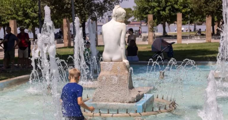 Ο καύσωνας 4 ημερών χτυπά την Ελλάδα με 43 βαθμούς