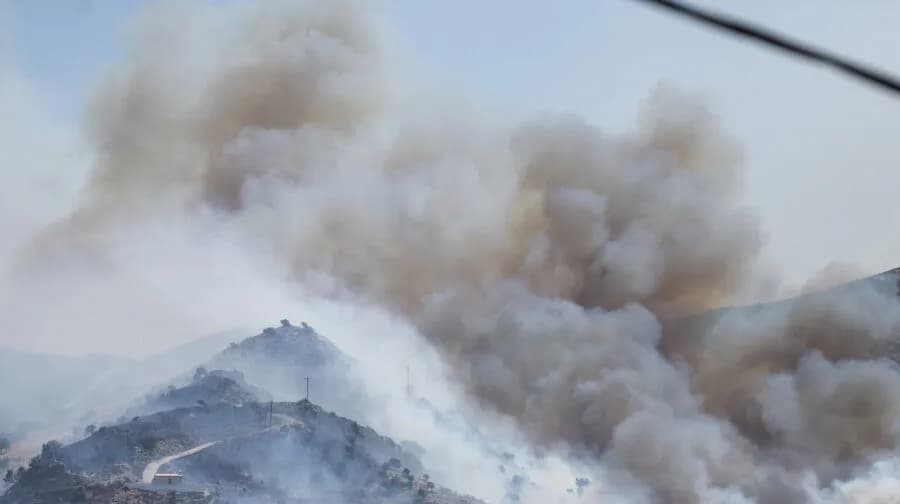 Νέα φωτιά στην Αχαΐα, μάχη σε Ρέθυμνο, Πάρο και Θήβα