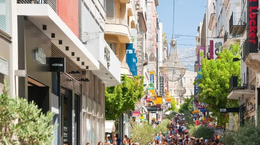 Μπλακάουτ στην Ερμού: Χωρίς ρεύμα καταστήματα το μεσημέρι