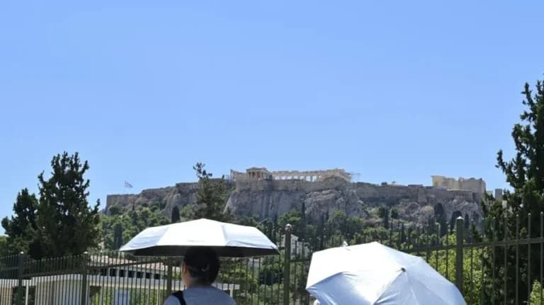 Ο πρώτος καύσωνας «χτυπά» και οι 41 βαθμοί πλησιάζουν