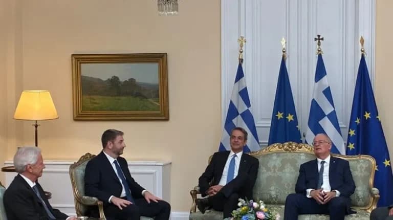 Ο Τασούλας: «Γαλάζια η πατρίδα» στη δεξίωση του Μεγάρου