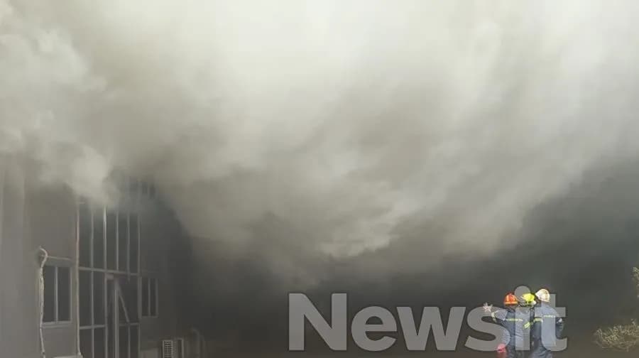 Φωτιά στο Καλοχώρι: Μήνυμα 112 στους κατοίκους