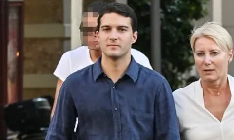 Νατάσα Παζαΐτη: Βόλτα στο κέντρο με τον γιο της Αλέξανδρο