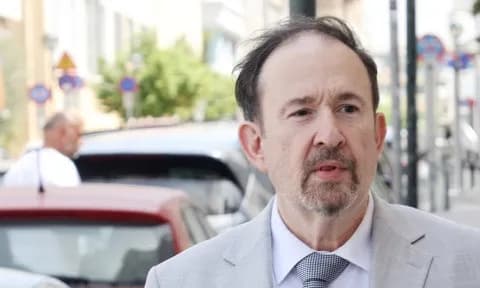 Ο Παπαμιχαήλ στον τάφο της Βουγιουκλάκη: «Μου λείπεις»