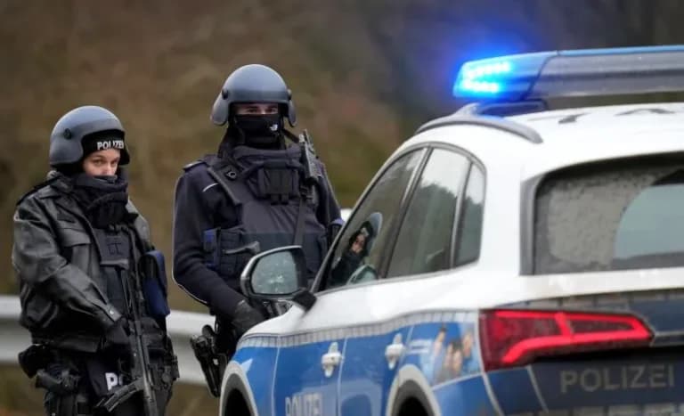 Η ομηρία στο Βερολίνο συγκλονίζει: Ένοπλος σε σούπερ μάρκετ