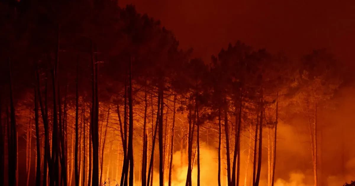 Η Γαλλία φλέγεται: Η φωτιά στη Ζιρόντ απειλεί το Μπορντό