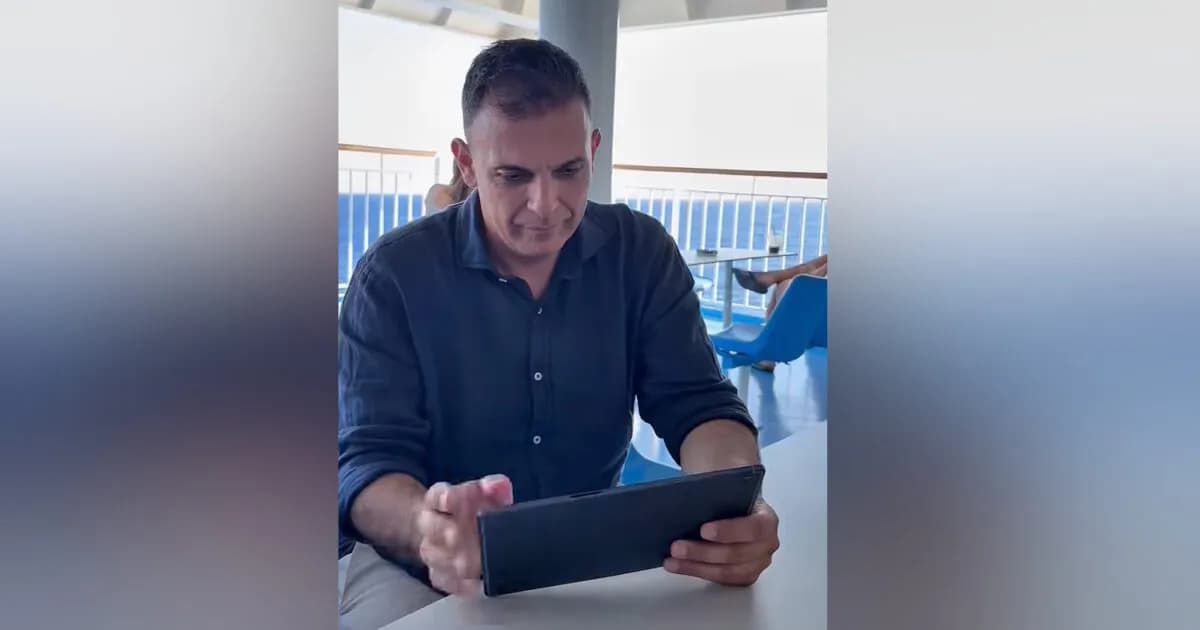 Ο Γιώργος Καραμέρος εγγράφηκε μέλος στην ΕΛΑΣ του Τσίπρα
