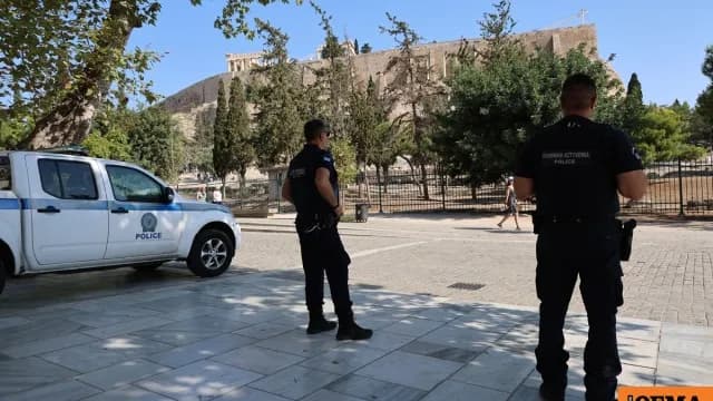 Επίθεση στην Ακρόπολη: Τραυματίστηκαν δύο τουρίστες