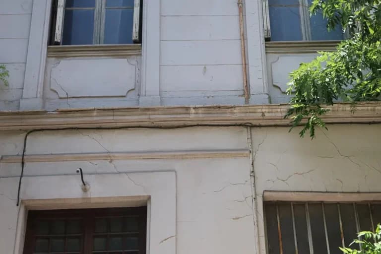 Ρωγμές στην Κυψέλη: Μεγάλη ανησυχία για τον μετροπόντικα