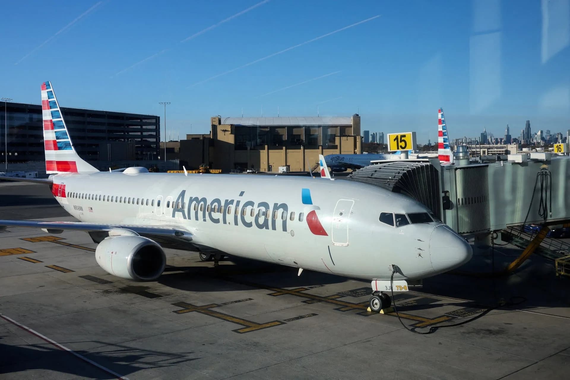 Η American Airlines προειδοποιεί για τις τιμές πετρελαίου