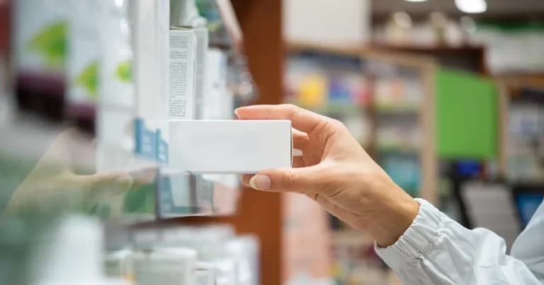 Ο Τραμπ ανακοινώνει δασμούς 100% σε γενόσημα φάρμακα