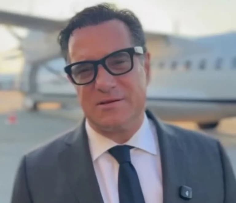 Ο Γεωργιάδης απαντά για τα έξυπνα γυαλιά Ray-Ban Meta