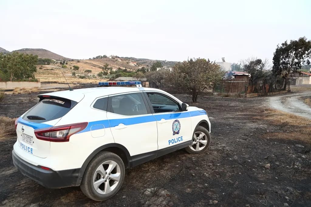 Η Πυροσβεστική συνέλαβε τέσσερις για θερμές εργασίες