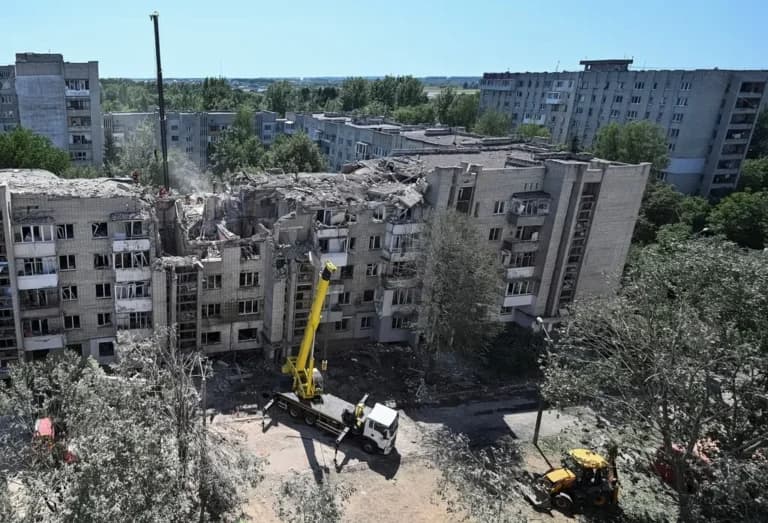 Ο Ζελένσκι: Βορειοκορεατικός πύραυλος στο Κριβί Ριχ