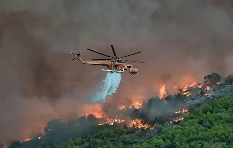Ανεξέλεγκτη η φωτιά στη Βοιωτία, εκκενώθηκαν χωριά