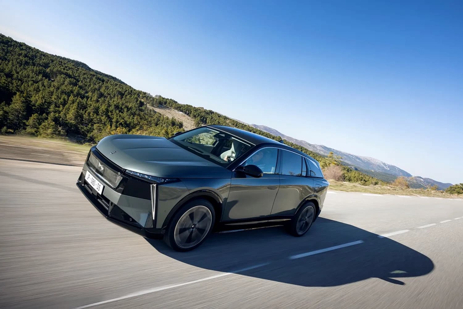 Το νέο DS N°7 E-TENSE προσφέρει αυτονομία έως 740 χλμ