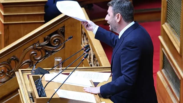 Ο Ανδρουλάκης απαντά στον Μητσοτάκη για τη 13η σύνταξη