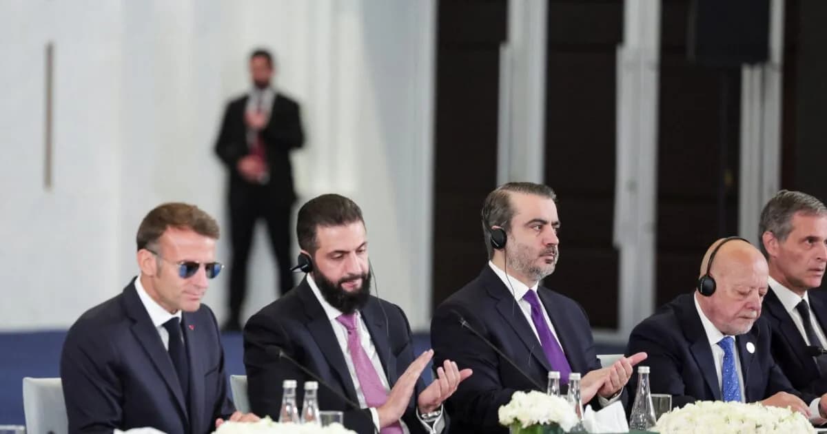 Ο Μακρόν υπόσχεται βοήθεια στην ανοικοδόμηση της Συρίας