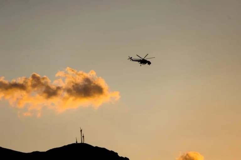 Πυρκαγιά στη Βοιωτία: Εκκενώσεις σε τρεις περιοχές με 112
