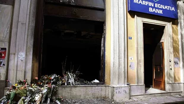 Η 46χρονη συναινεί σε έκδοση για τον εμπρησμό της Marfin