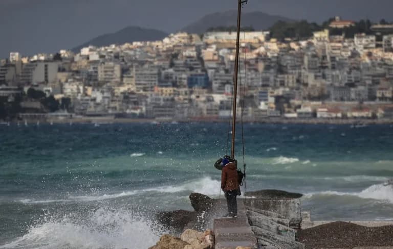 Καύσωνας: Ζητούν όριο στην ανώτατη θερμοκρασία εργασίας