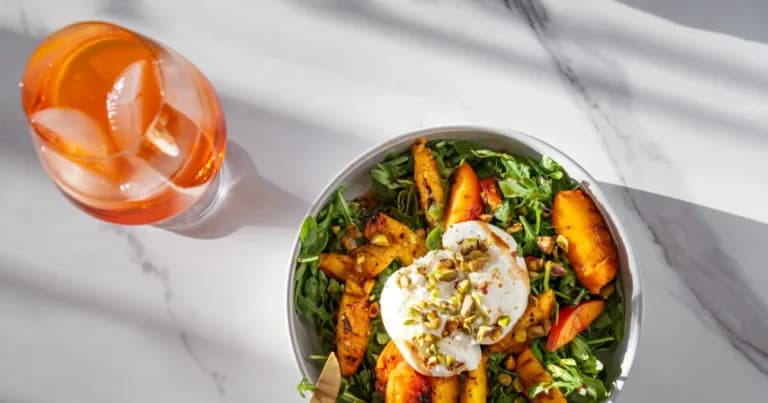 Τα Ψητά Ροδάκινα με Burrata Απογειώνουν το Καλοκαιρινό Τραπέζι