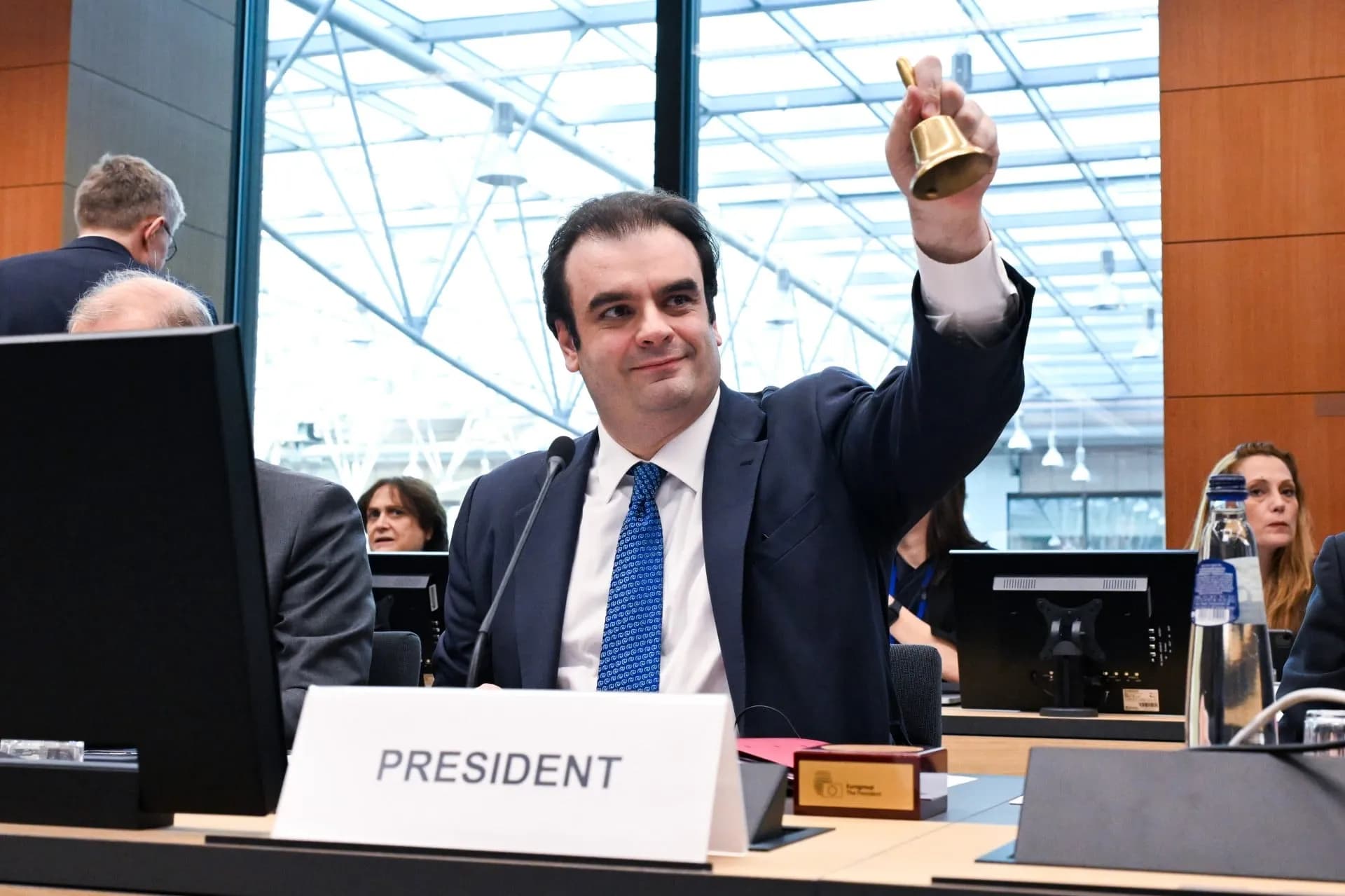 Ο Πιερρακάκης, πρόεδρος του Eurogroup, στο Le Point