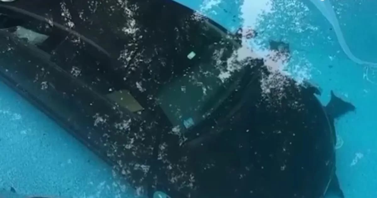 Ο οδηγός έστειλε το αυτοκίνητο σε πισίνα αντί για σπίτι