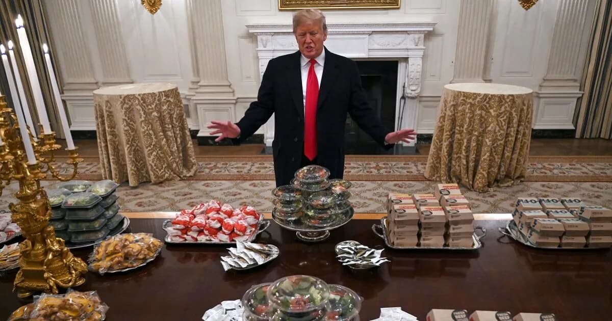 Ο Τραμπ τρώει McDonald s στα ταξίδια φοβούμενος δηλητηρίαση