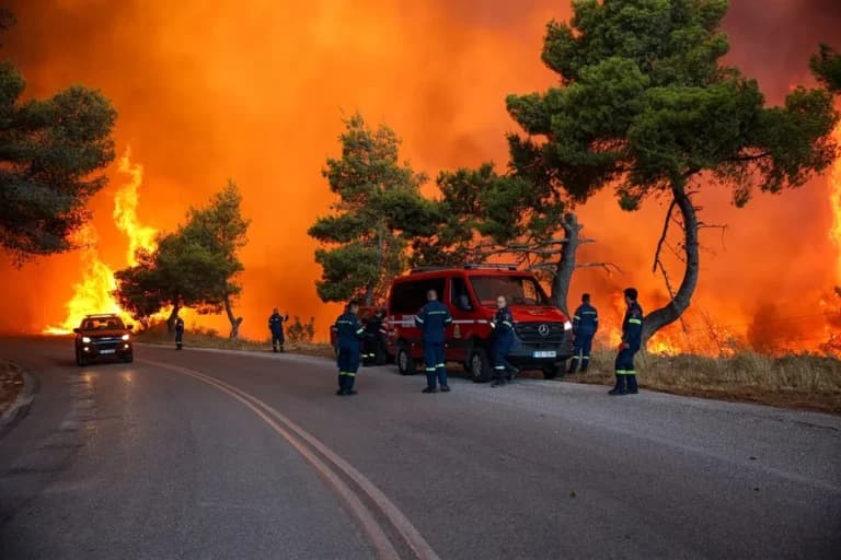 Οι πυρκαγιές στην Ελλάδα στο επίκεντρο των διεθνών μέσων