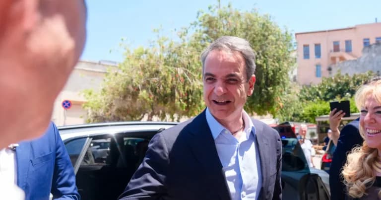 Ο Μητσοτάκης στο νοσοκομείο Χανίων μετά από πτώση