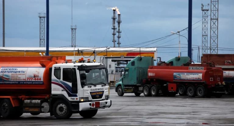 Η Μόσχα επαναφέρει περιορισμούς λόγω ελλείψεων καυσίμων