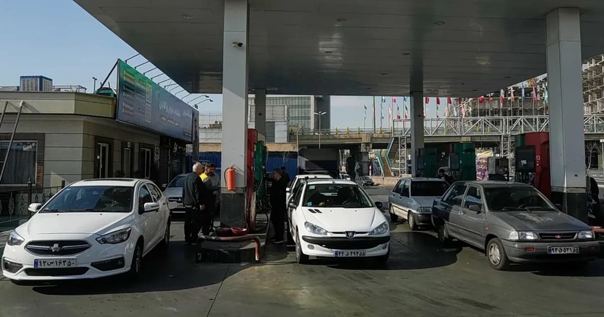 Νέες κυρώσεις των ΗΠΑ στο Ιράν: Ουρές στην Τεχεράνη