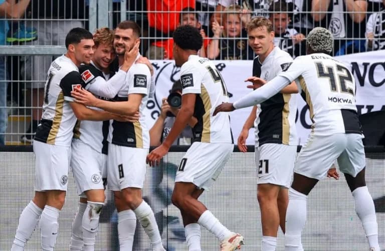 Η Έλβερσμπεργκ σόκαρε τη Λεβερκούζεν με 3-2 στη Bundesliga