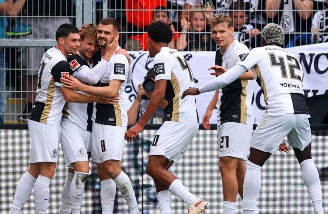 Η Έλβερσμπεργκ σόκαρε τη Λεβερκούζεν με 3-2 στη Bundesliga
