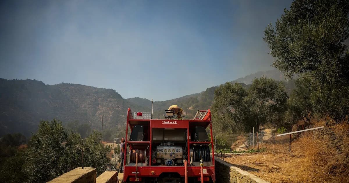 Δύο πυρκαγιές μαίνονται τώρα σε Λήμνο και Εύβοια