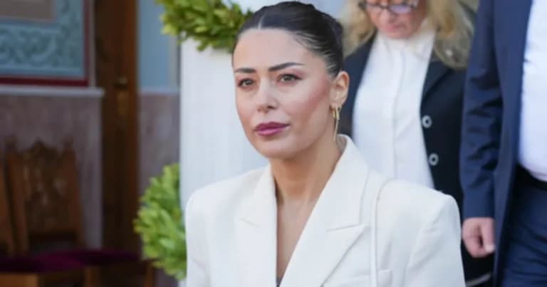 Η Λατινοπούλου καταγγέλλει λεκτική επίθεση Ρομά στην Τήνο