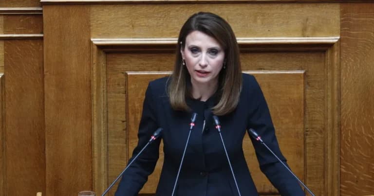 Η Δούρου θέτει την Κασιμάτη εκτός Κοινοβουλευτικής Ομάδας ΣΥΡΙΖΑ