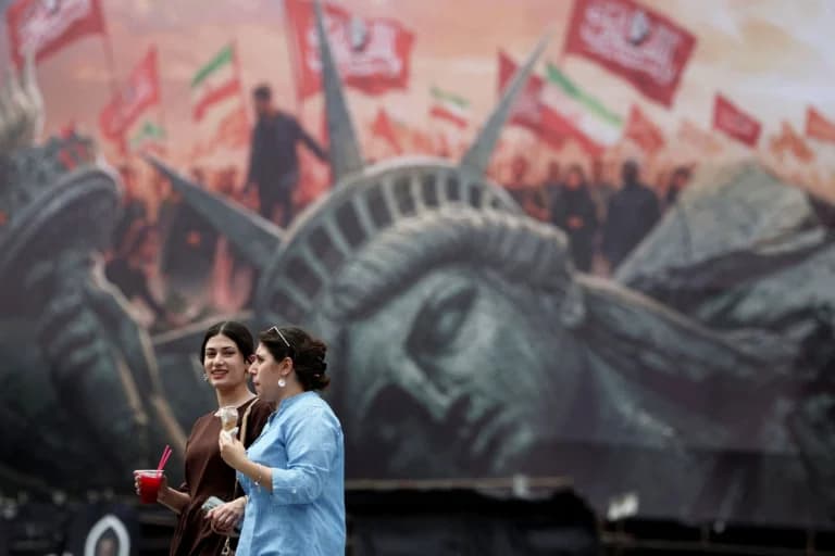 Οι ΗΠΑ απειλούν με επ αόριστον αποκλεισμό του Ορμούζ