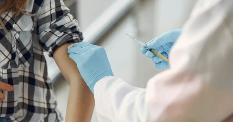 Η τεχνητή νοημοσύνη προβλέπει την απόκριση σε εμβόλιο