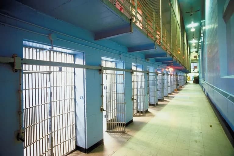 Αιματηρή συμπλοκή στις φυλακές Αγίου Στεφάνου στην Πάτρα